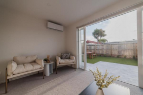 Garden View 2-Bedroom Getaway in Christchurch